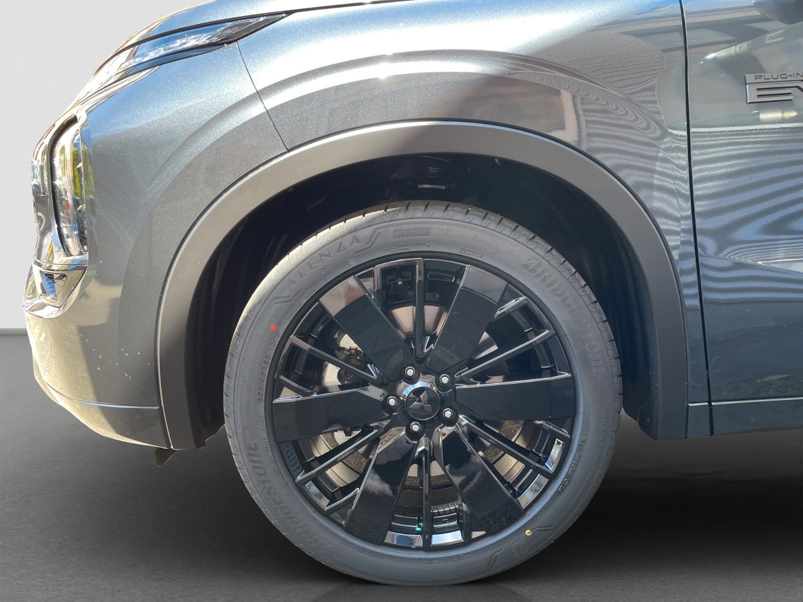 Fahrzeugabbildung Mitsubishi Outlander 2.4 PHEV 4WD LUXURY BLACK AKTIONSPREIS