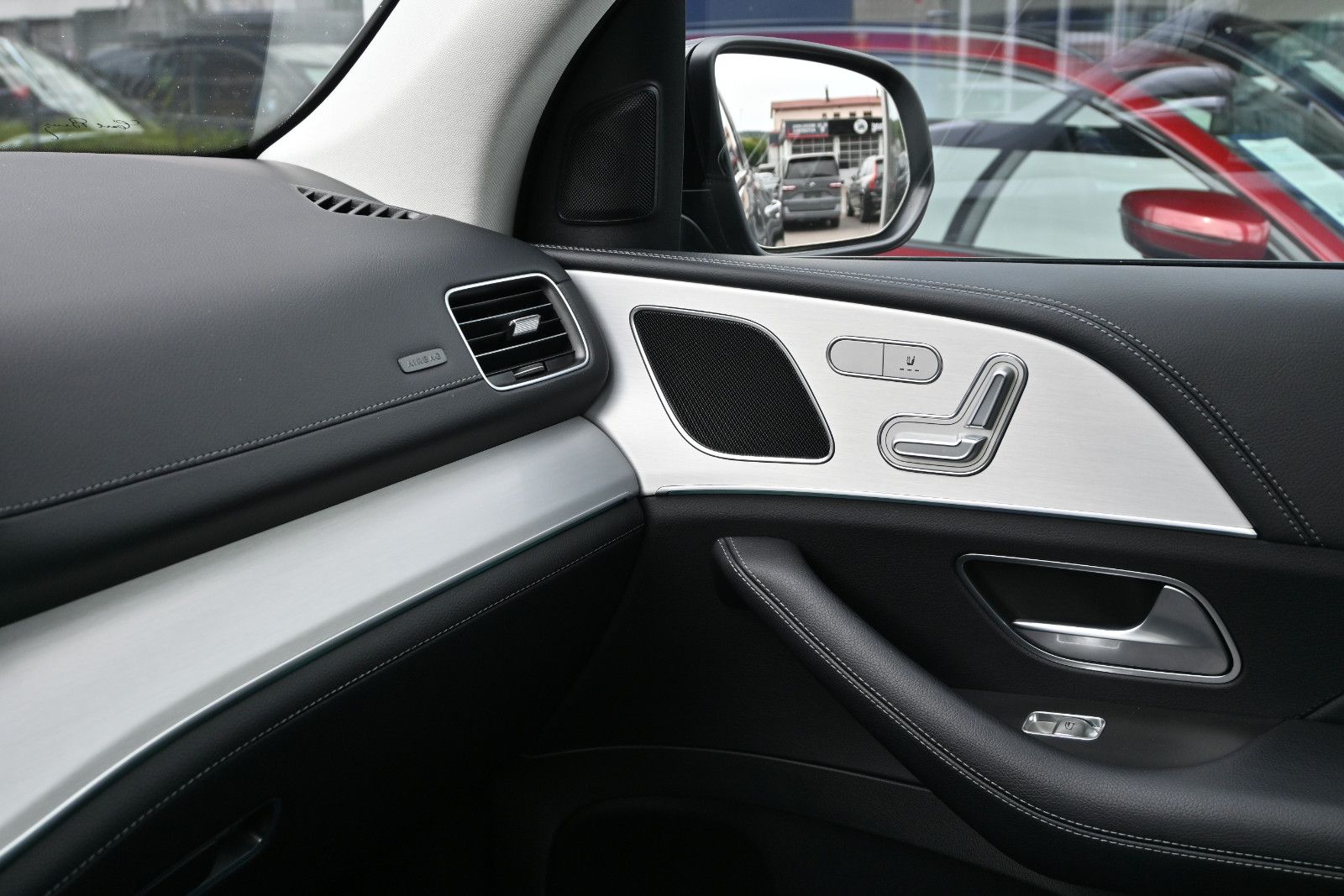 Fahrzeugabbildung Mercedes-Benz GLE 350 de 4MAT. AMG + NIGHT °ACC°AHK°PANO°HUD°