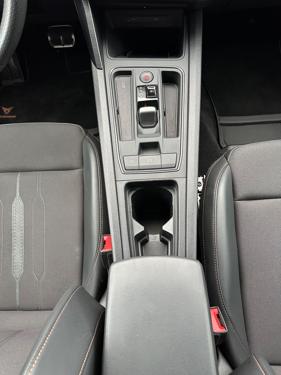 Fahrzeugabbildung CUPRA Leon Sportstourer 1.5 eTSI DSG NAV+LED+ACC+KAM