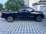 Toyota ToxotaTundra Pickup Benziner 5,7L / Flüssi... - Toyota Tundra mit Benzin-Antrieb