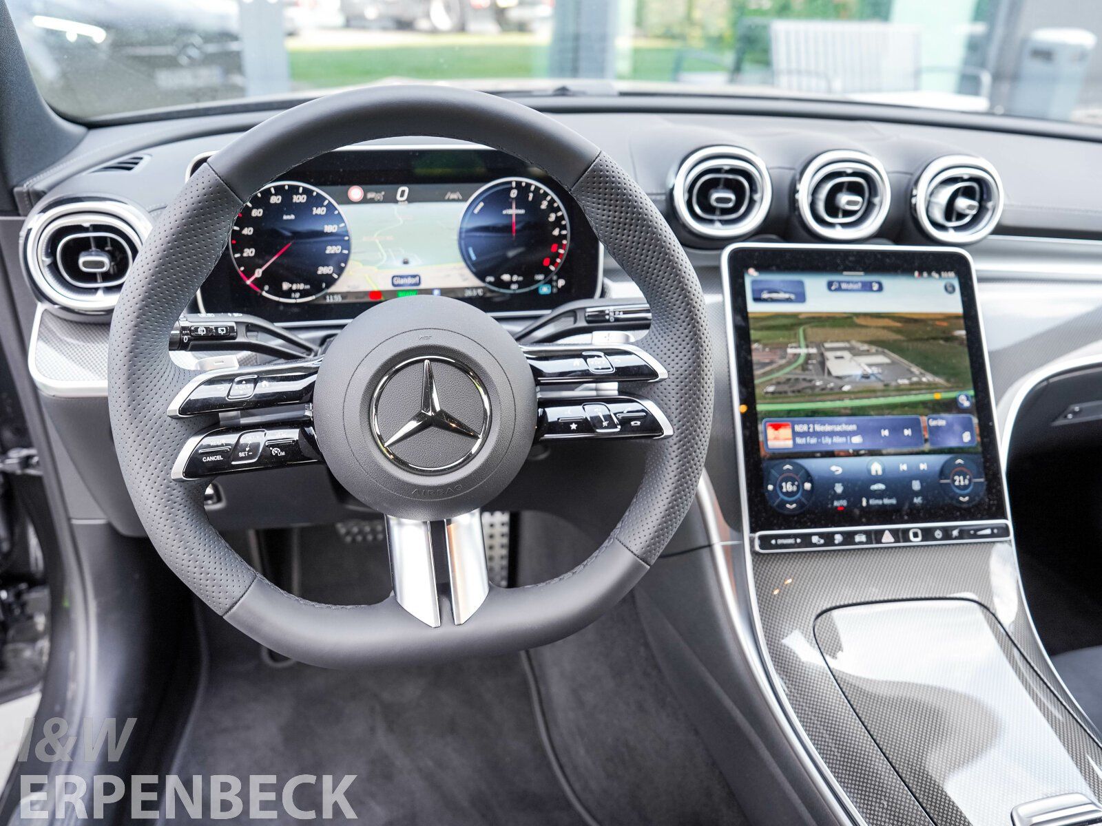 Fahrzeugabbildung Mercedes-Benz C 300 de T Edition AMG Distronic AHK Pano Memory