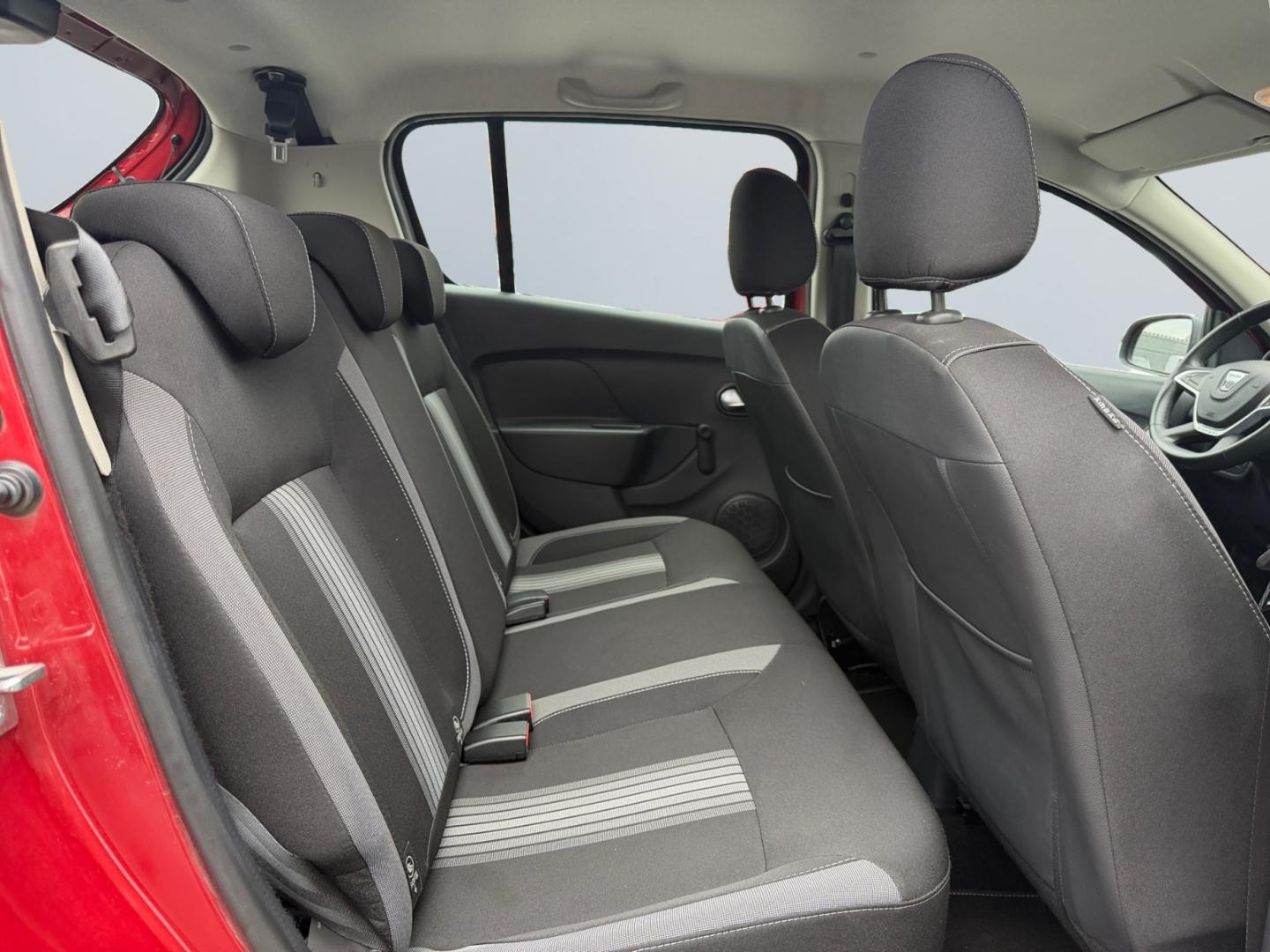 Dacia Sandero Stepway TCe 90 Celebration *AHK*Navi*CAM