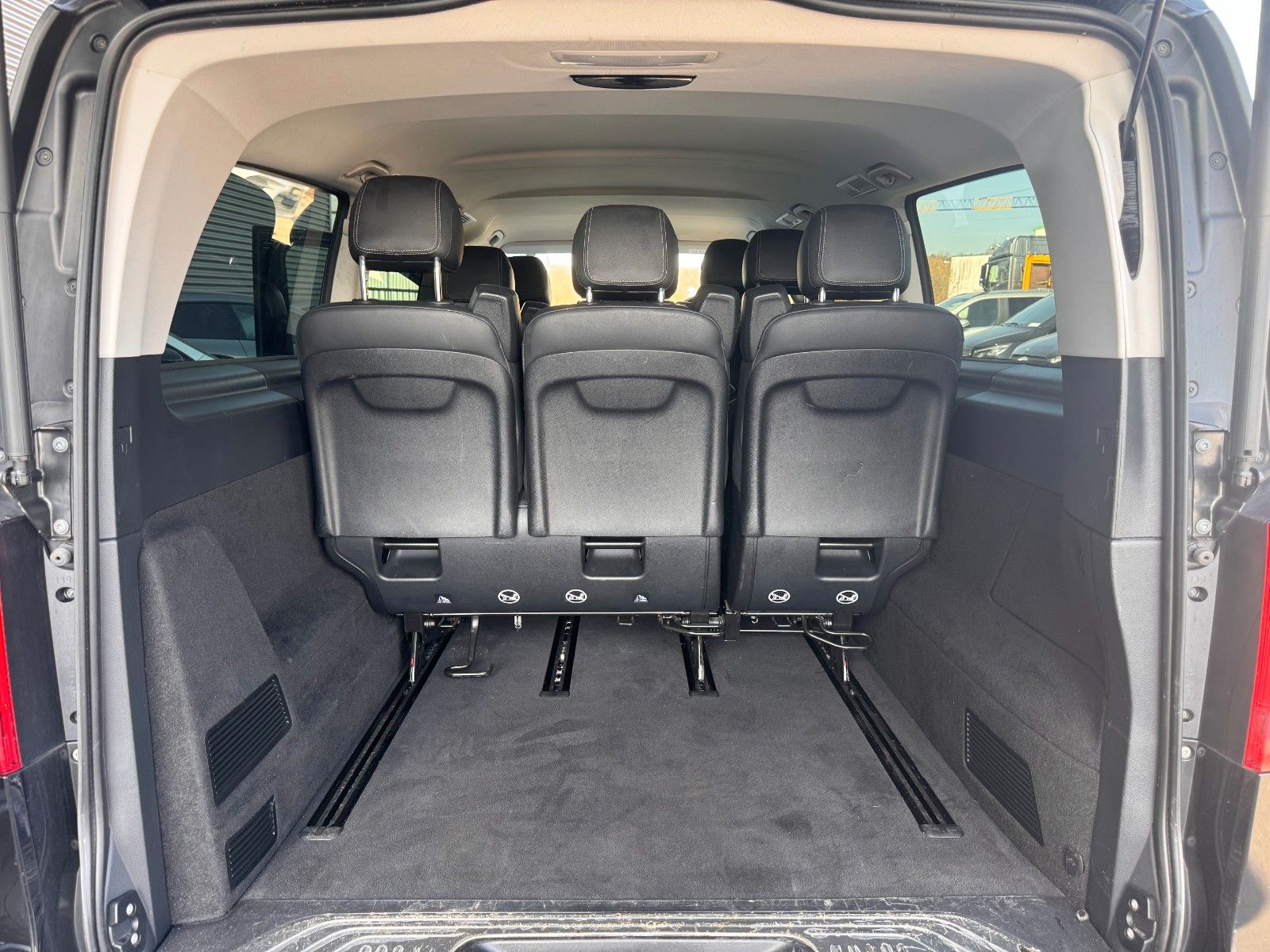 Fahrzeugabbildung Mercedes-Benz V 300 d AVA Extral AIRMATIC Stdheiz 360Kamera