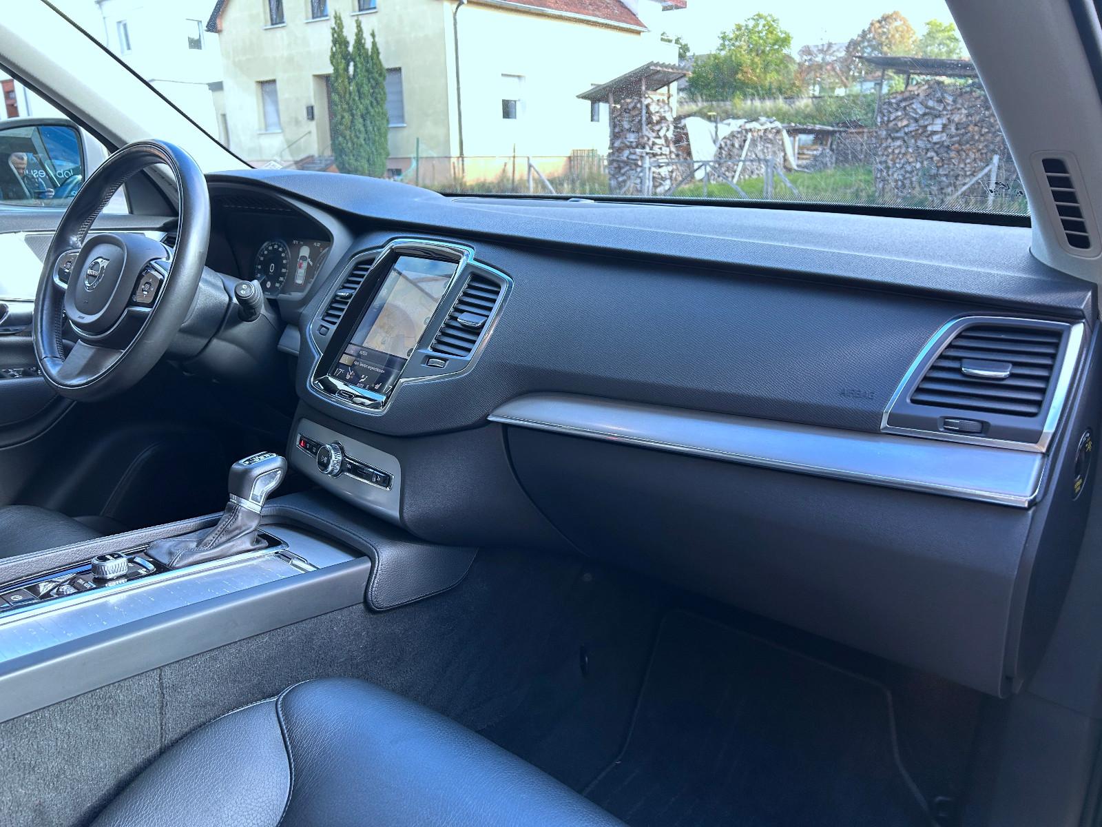 Volvo XC90 T6. 2,0 Ltr. Aut AWD Navi LED Leder Tüv NEU