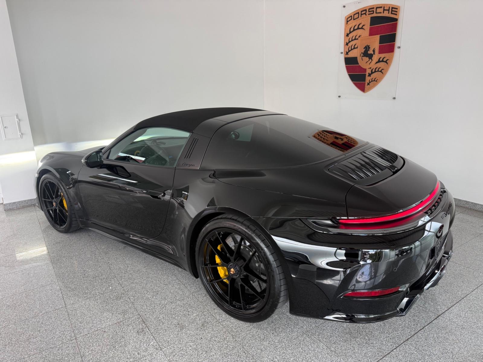 Porsche 992 Targa GTS 4 - PCCB- ACC-