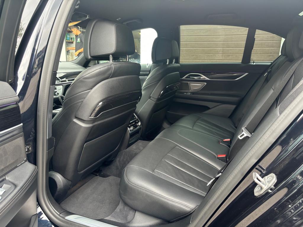 BMW 730