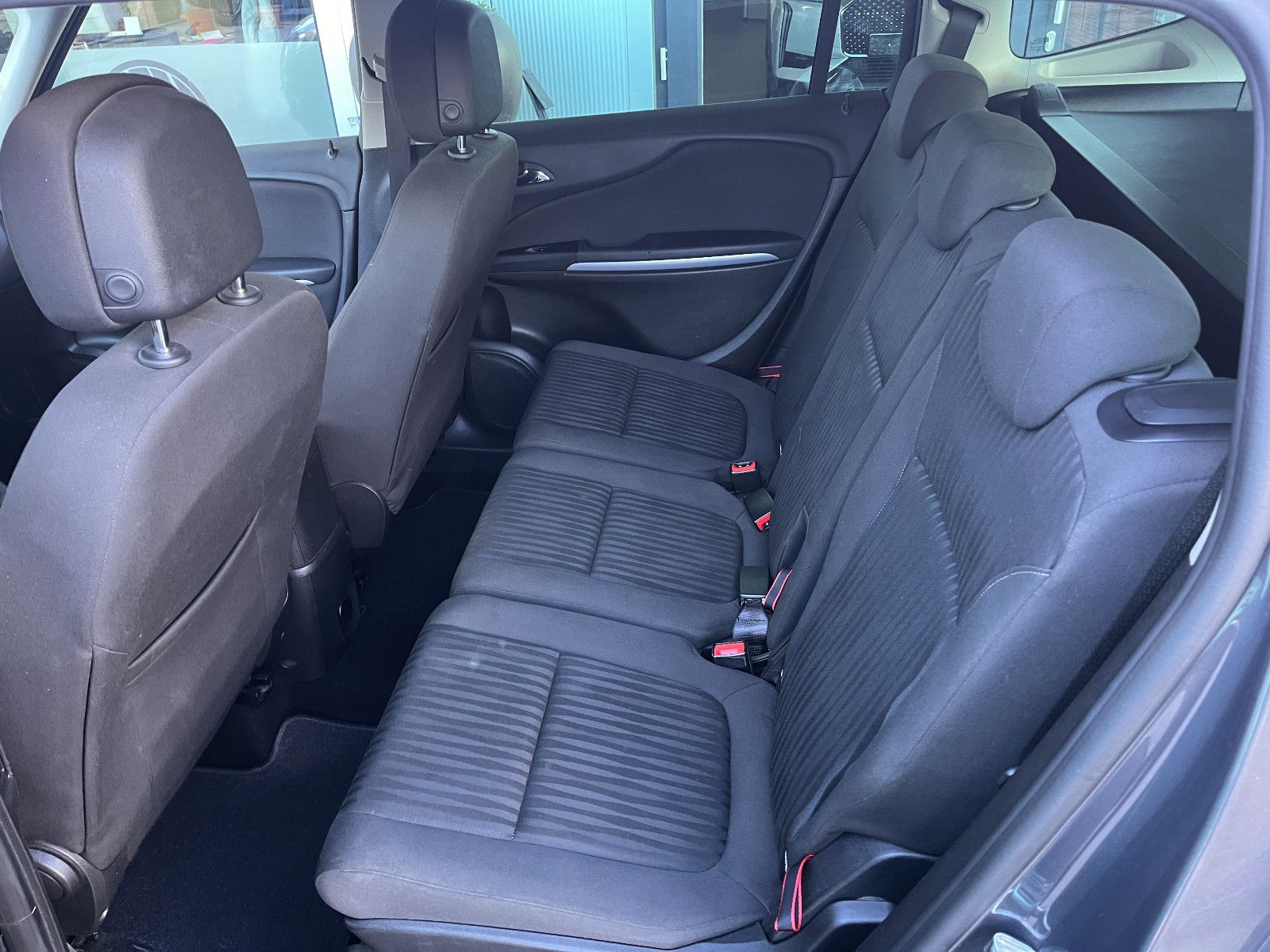 Fahrzeugabbildung Opel Zafira C Tourer Edition 7 Sitzer