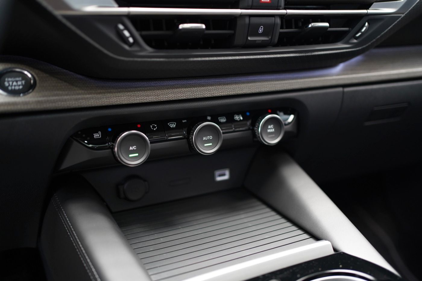 Fahrzeugabbildung Citroën C5 X PureTech 180 EAT8 Shine Pack Automatik Navi