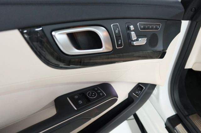 Fahrzeugabbildung Mercedes-Benz SL 400 Designo AMG/Glasd./Distr./Sitzl./Top