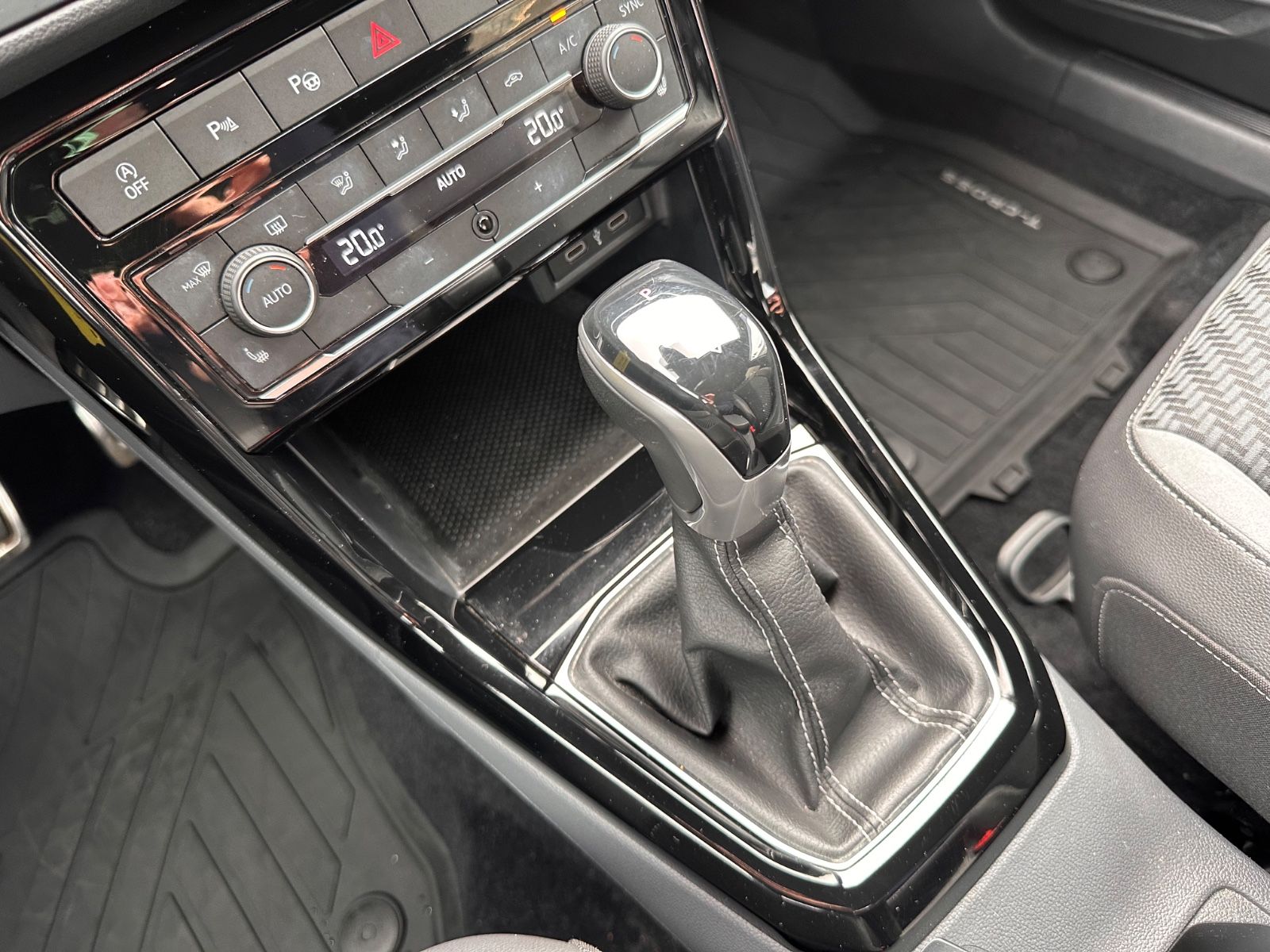 Fahrzeugabbildung Volkswagen T-Cross Style R Line 1.5 TSI DSG LED/Navi/ACC/AP