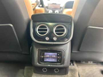 صورة مصغرة 19 لـ 2016 Bentley BENTAYGA
