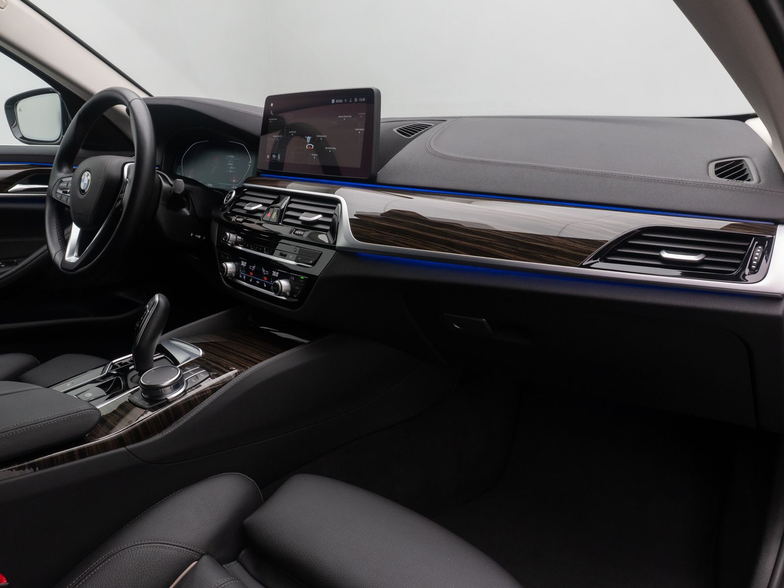 Fahrzeugabbildung BMW 530d xD Luxury Line DAB HUD Kamera Sport Alarm