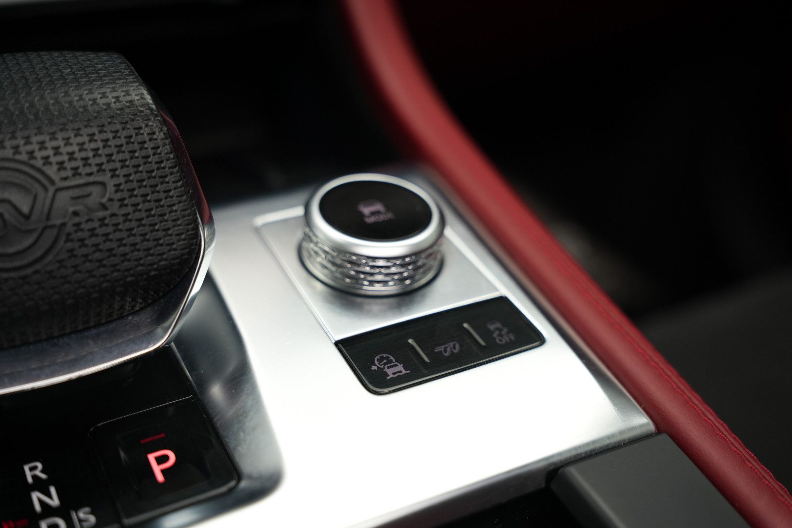 Fahrzeugabbildung Jaguar F-Pace SVR *Panorama*MeridianSurround*360°Memory