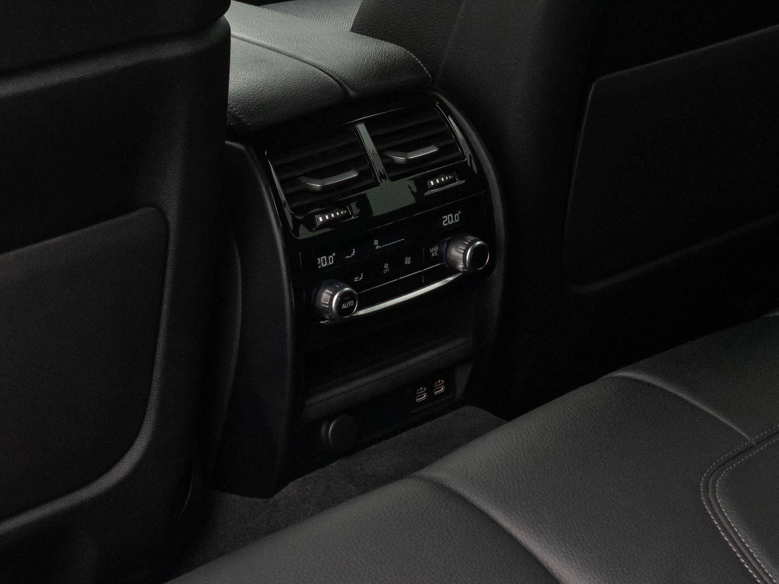 Fahrzeugabbildung BMW 520d xD Luxury Line DAB H/K Laser Kamera 19Zoll