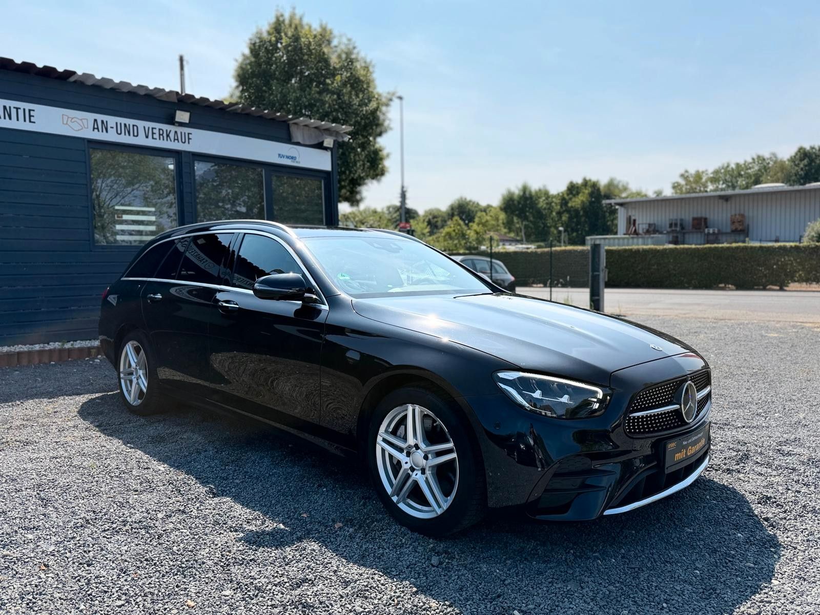 Mercedes-Benz E 300AMG Line,SHZ,CAM,Ambiente,Dach Box,T-Winkel
