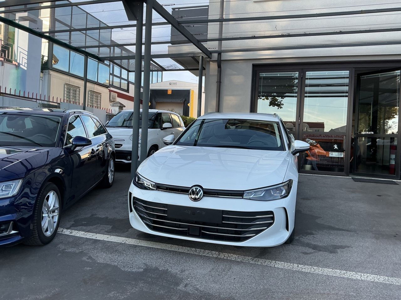 Volkswagen Passat Variant 2.0 TDI SCR EVO DSG Bu imagem 2