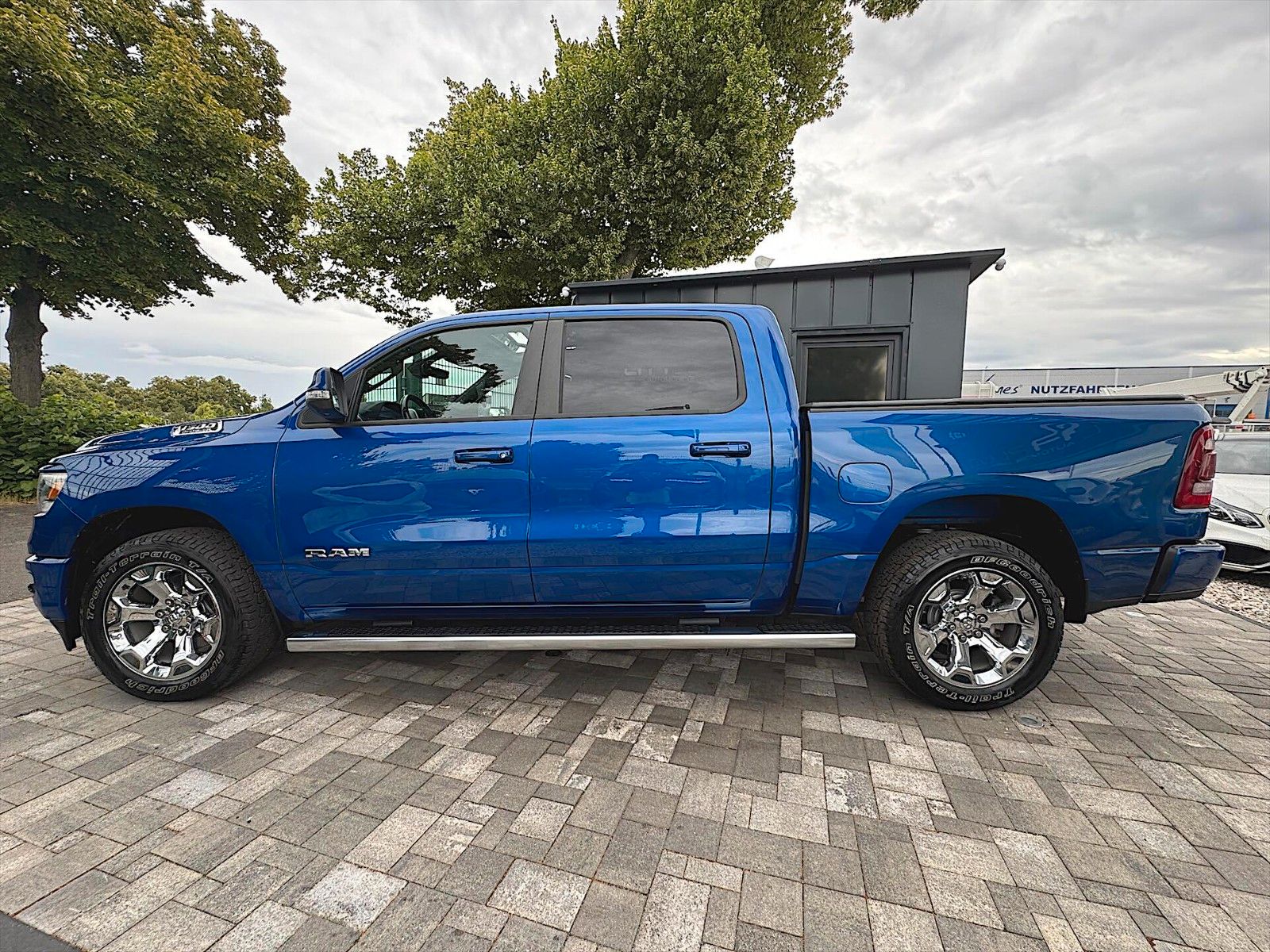 Fahrzeugabbildung Dodge RAM 5.7 V8 HEMI CrewCab 4x4 *Pano*LED* 19% MwSt.