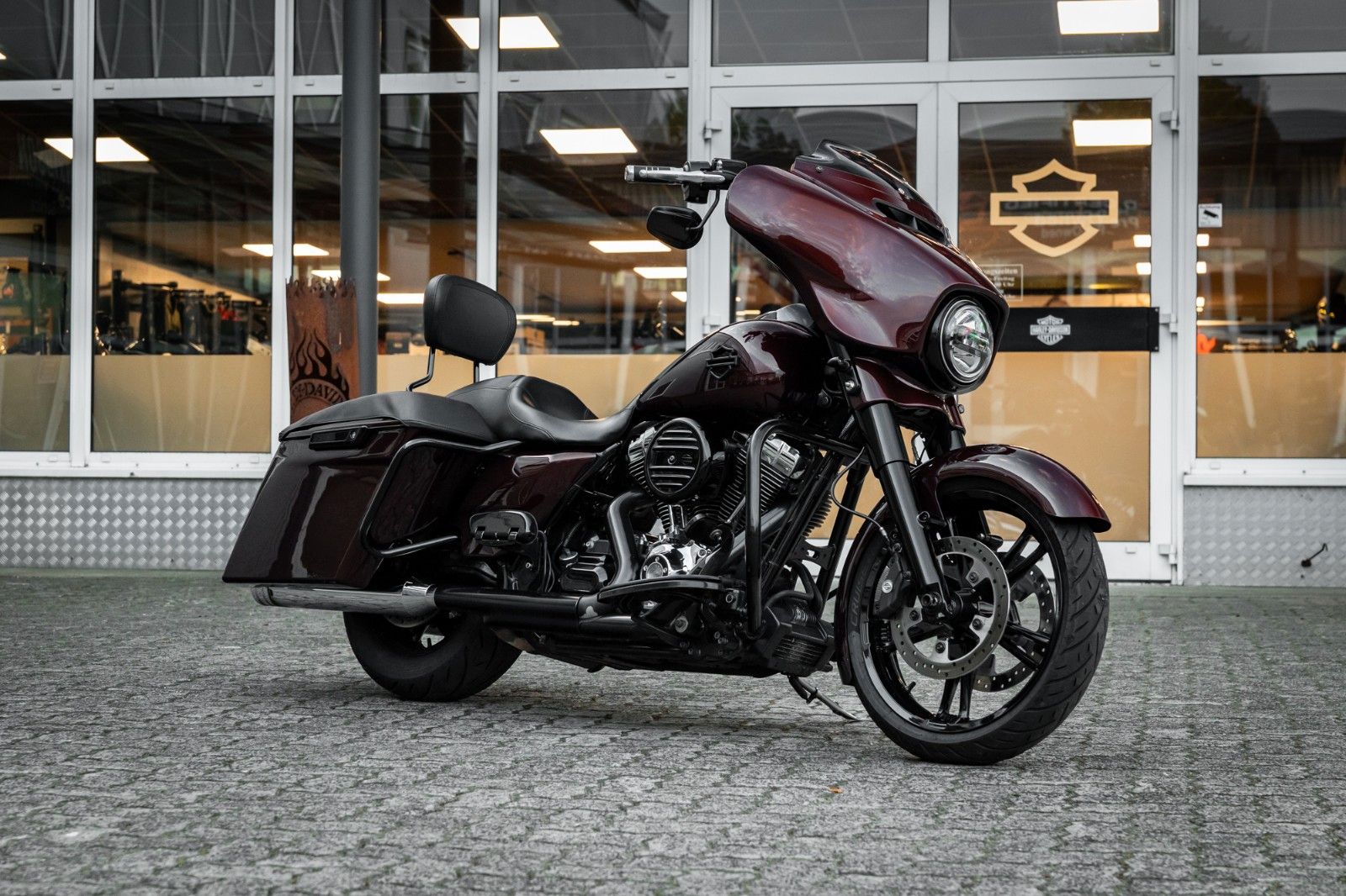Fahrzeugabbildung Harley-Davidson STREET GLIDE SPECIAL FLHXS - APE - KessTech -