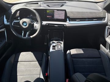 BMW iX1 xDrive30 M Sportpaket Head-Up HK HiFi DAB