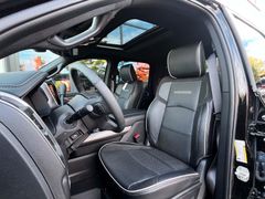 DODGE RAM 3500 Crew Cab Laramie 6.7l HO Luftfederung