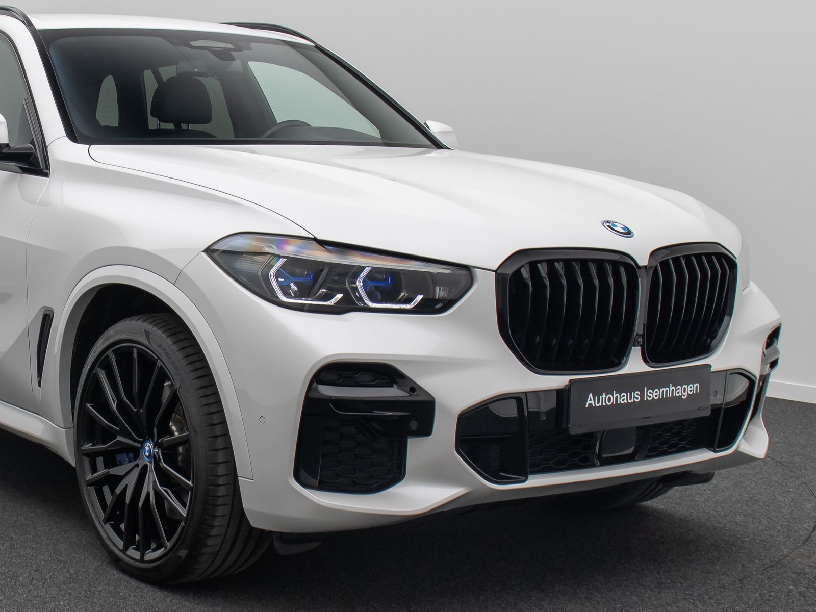 Fahrzeugabbildung BMW X5 xD45e M Sport 360° Laser SoftCl HUD DAB HiFi