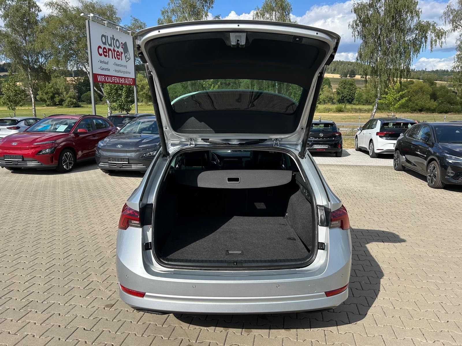 Fahrzeugabbildung SKODA Octavia Combi Style°Leder°AHK°HeadUp°Memory°LED