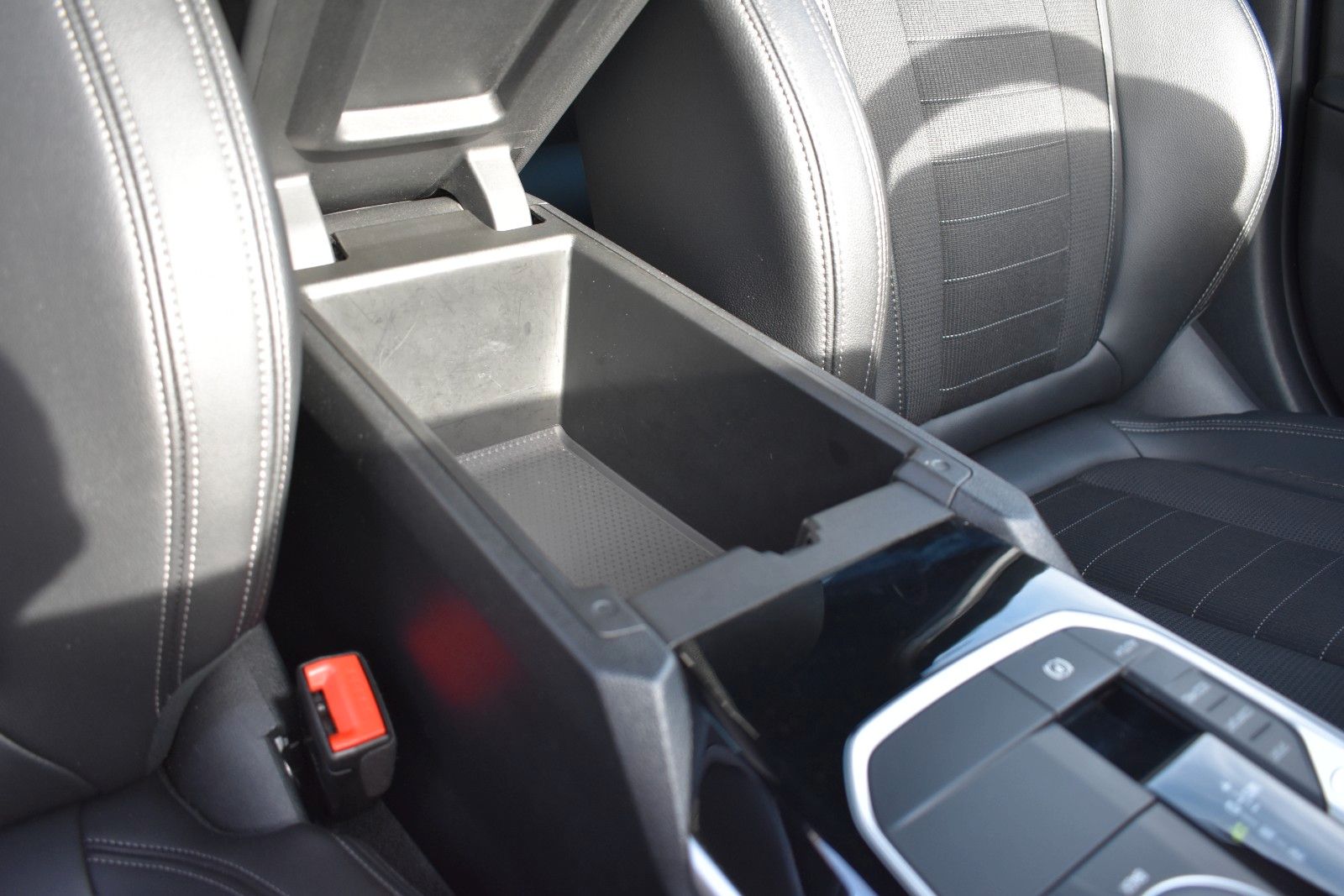 Fahrzeugabbildung BMW 318d Touring SPORT-L/M-SPORT/SHADOW/LED/DAB/PDC