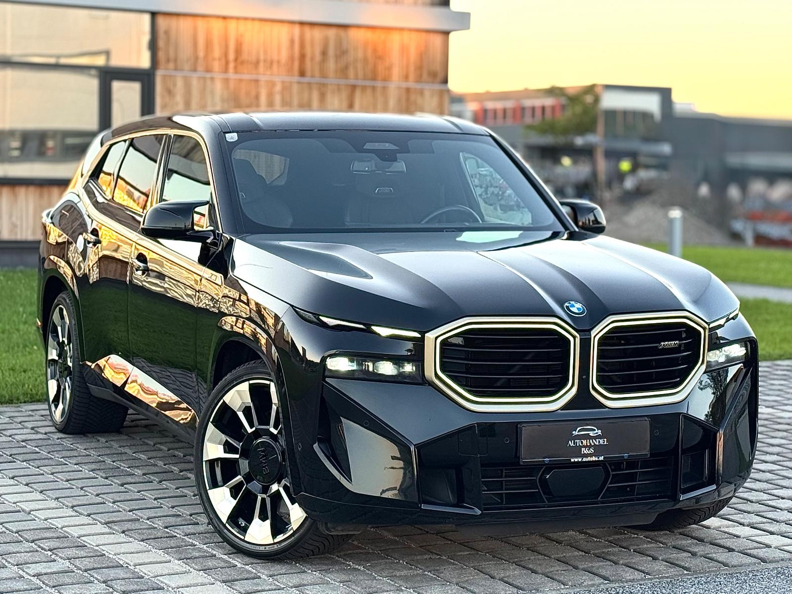 BMW XM *BLACK-GOLD, B&W, FULL*
