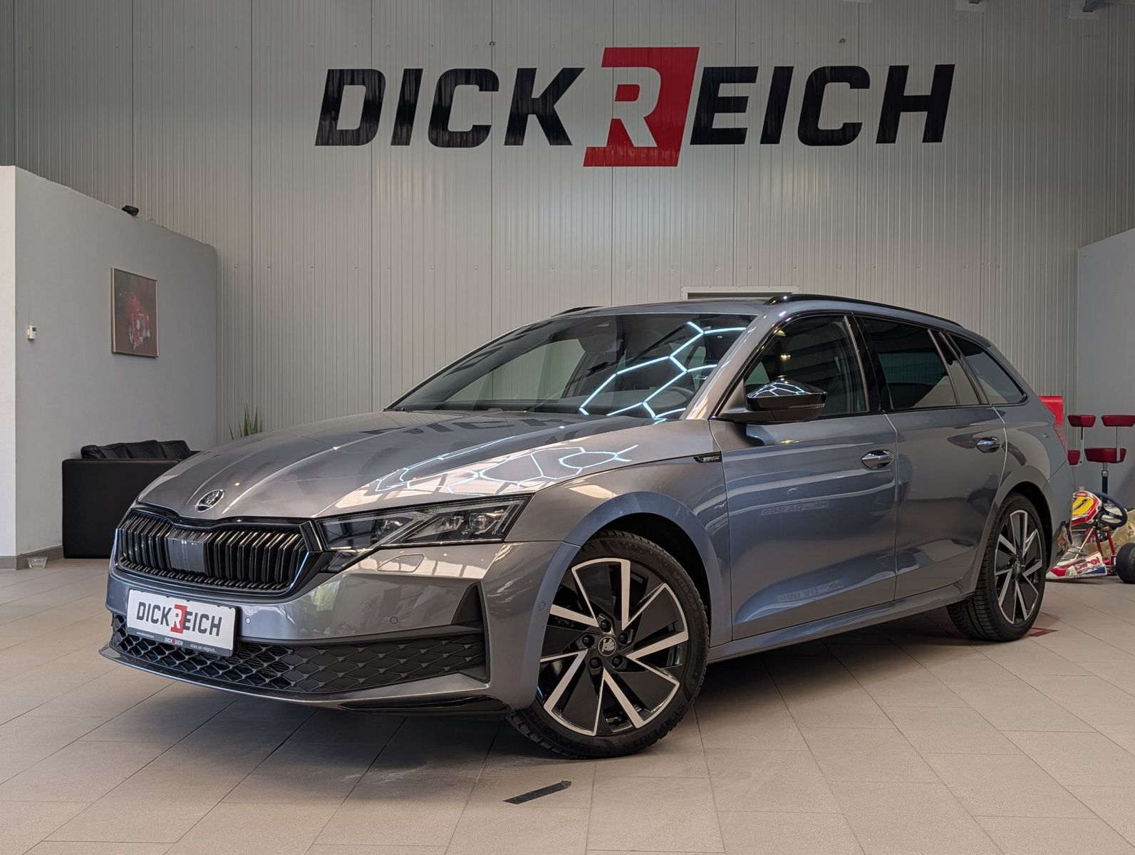 Fahrzeugabbildung SKODA Octavia 1.5 TSI Sportline Pano Matrix AHK 5J-Gar