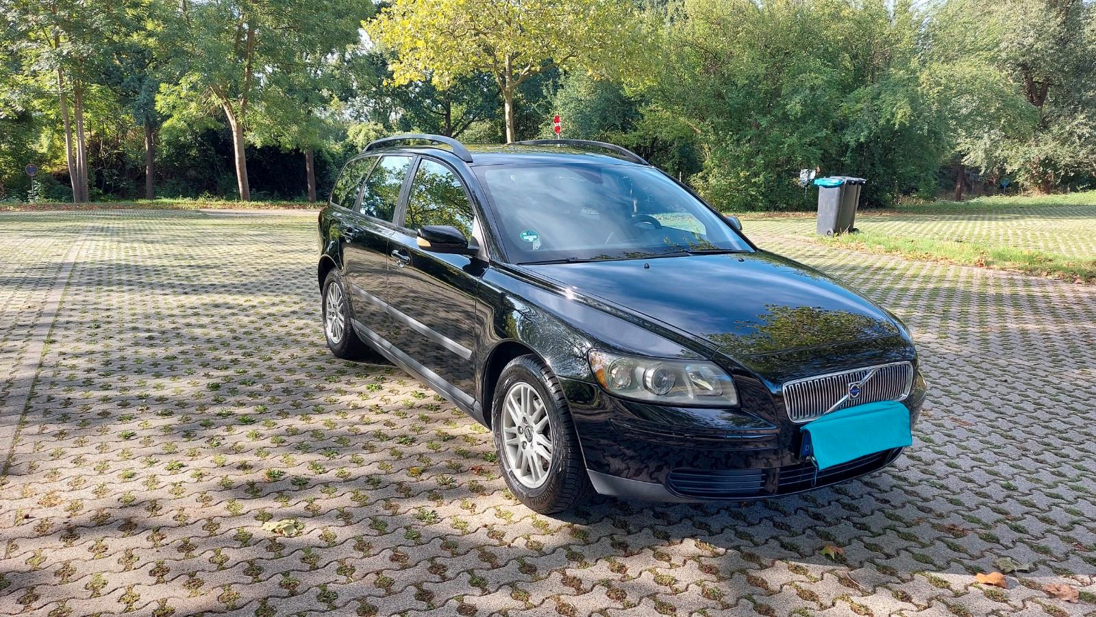 Volvo V50 2005 — rear view