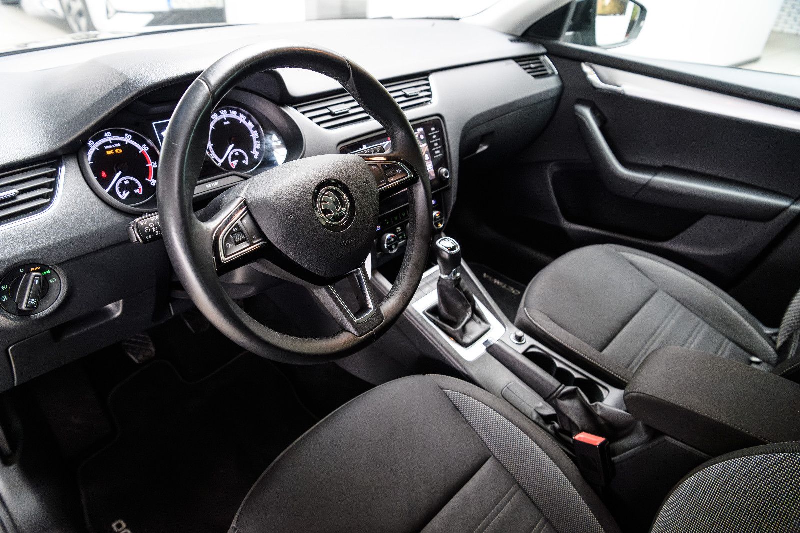 Fahrzeugabbildung SKODA Octavia Combi Tour 1.0 +NAVI+LED+el.Heckkl.+MFL