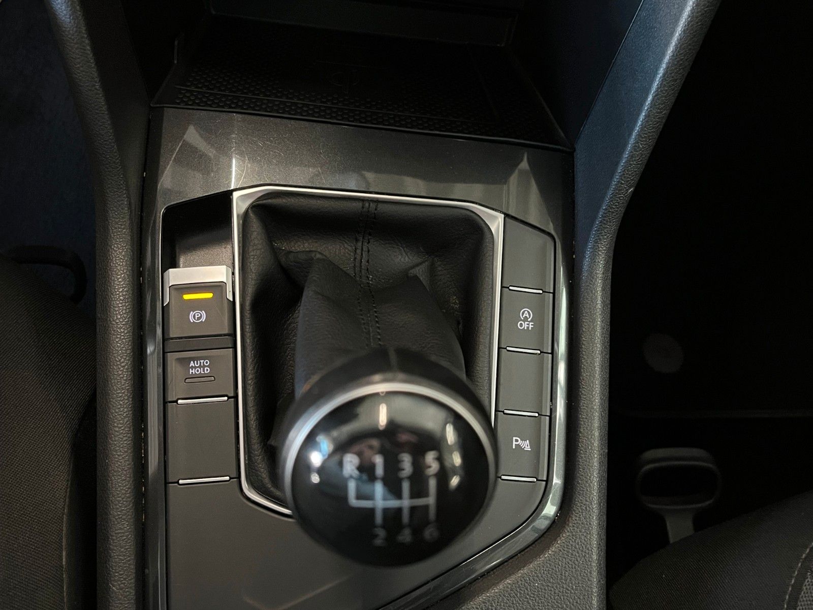 Fahrzeugabbildung Volkswagen Tiguan 2.0 TDi Comfortline NAVI LED WinterPaket