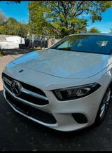 Mercedes-Benz Mercedes A-Klasse 220 - Mercedes-Benz E 220 mit Benzin-Antrieb