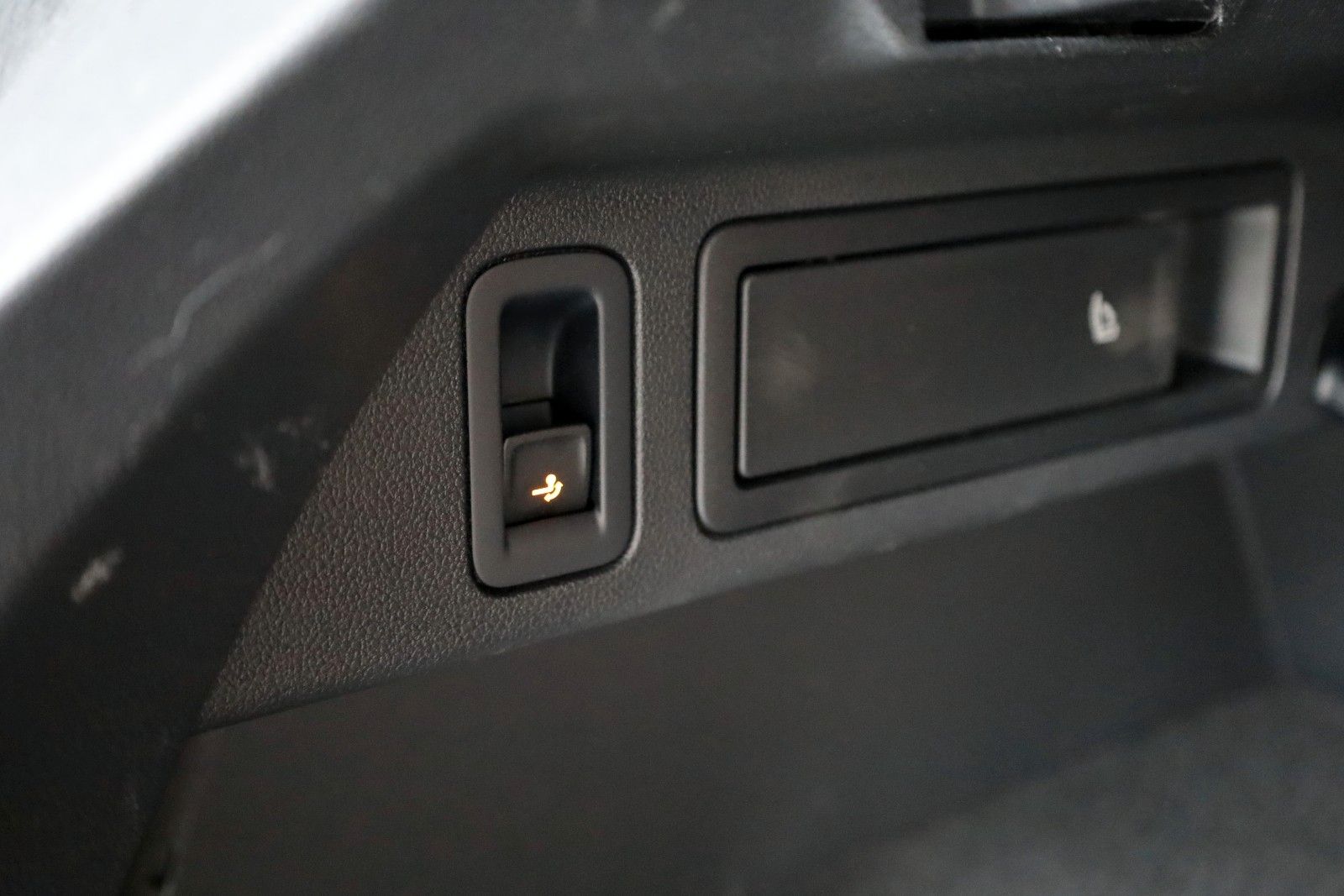 Fahrzeugabbildung Volkswagen Tiguan Highline 4M Navi,LED,PanDach,ACC,360°