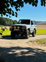 Toyota Land Cruiser GRJ71 Permanentallrad - Toyota Land Cruiser mit Benzin-Antrieb: Geländewagen
