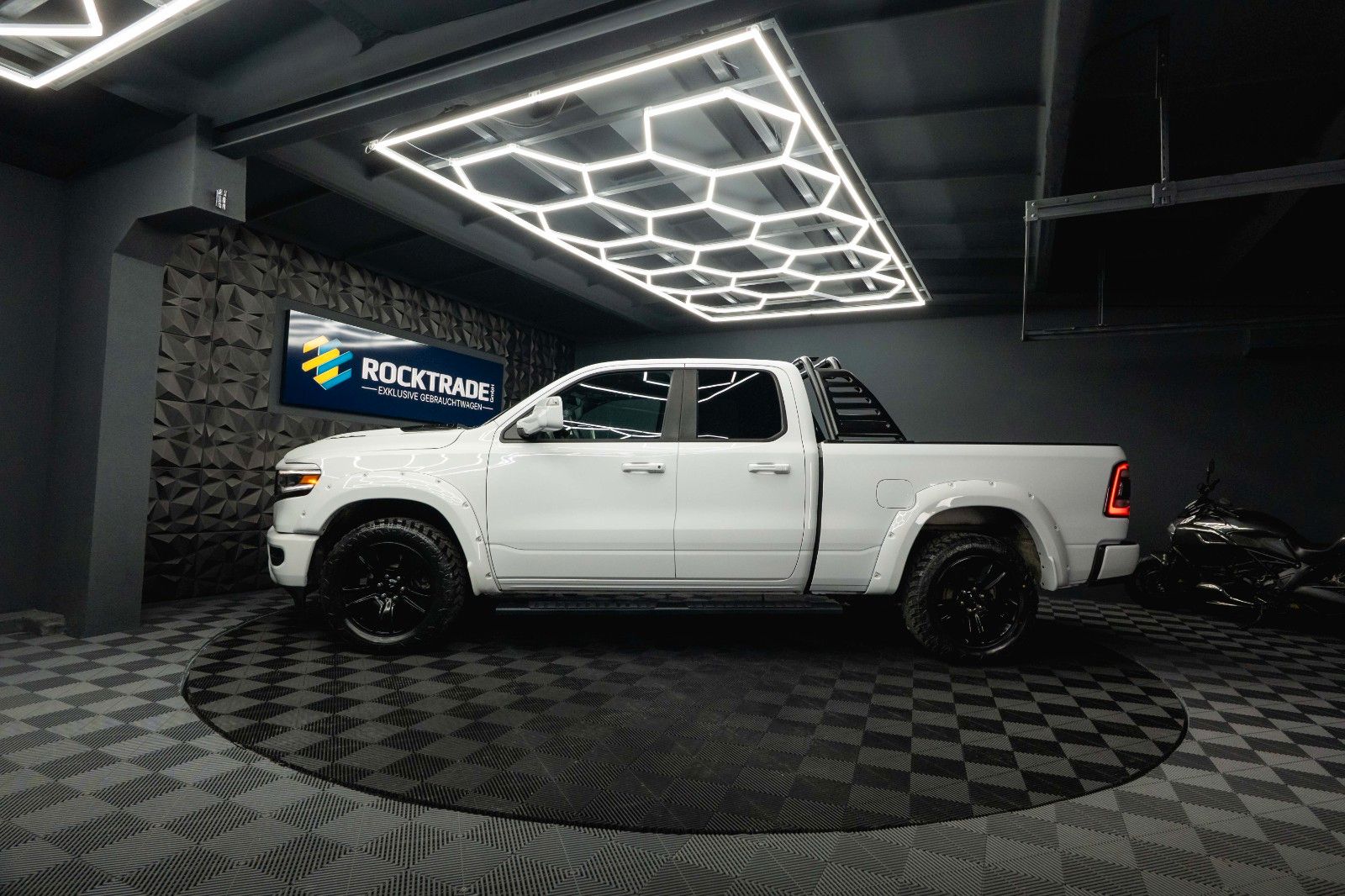 Fahrzeugabbildung Dodge RAM 5.7 V8 HEMI 4x4 OFFROAD LONGBED Limited 19%