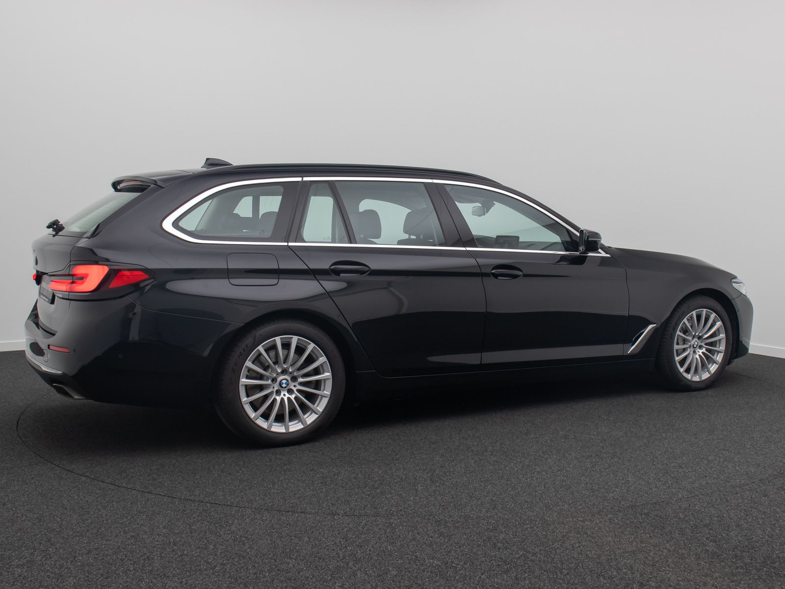 Fahrzeugabbildung BMW 540d xD Luxury Line Panorama H/K HUD Bel&uuml;ftung