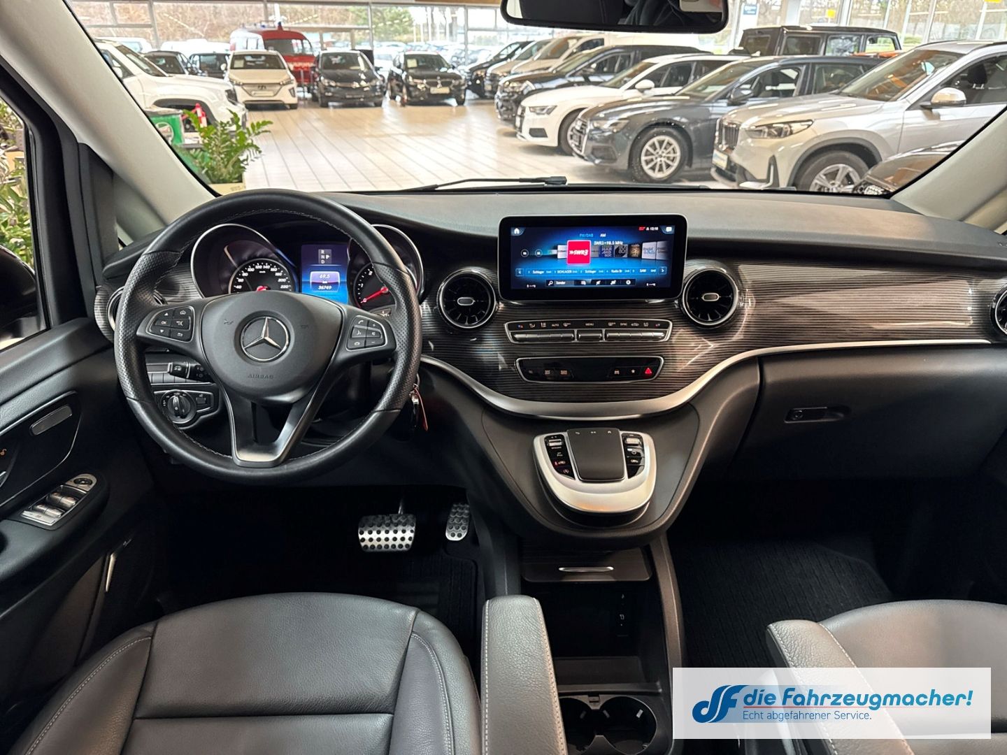 Fahrzeugabbildung Mercedes-Benz V 300 d EDITION extralang Sportpaket AHK-abnehmb