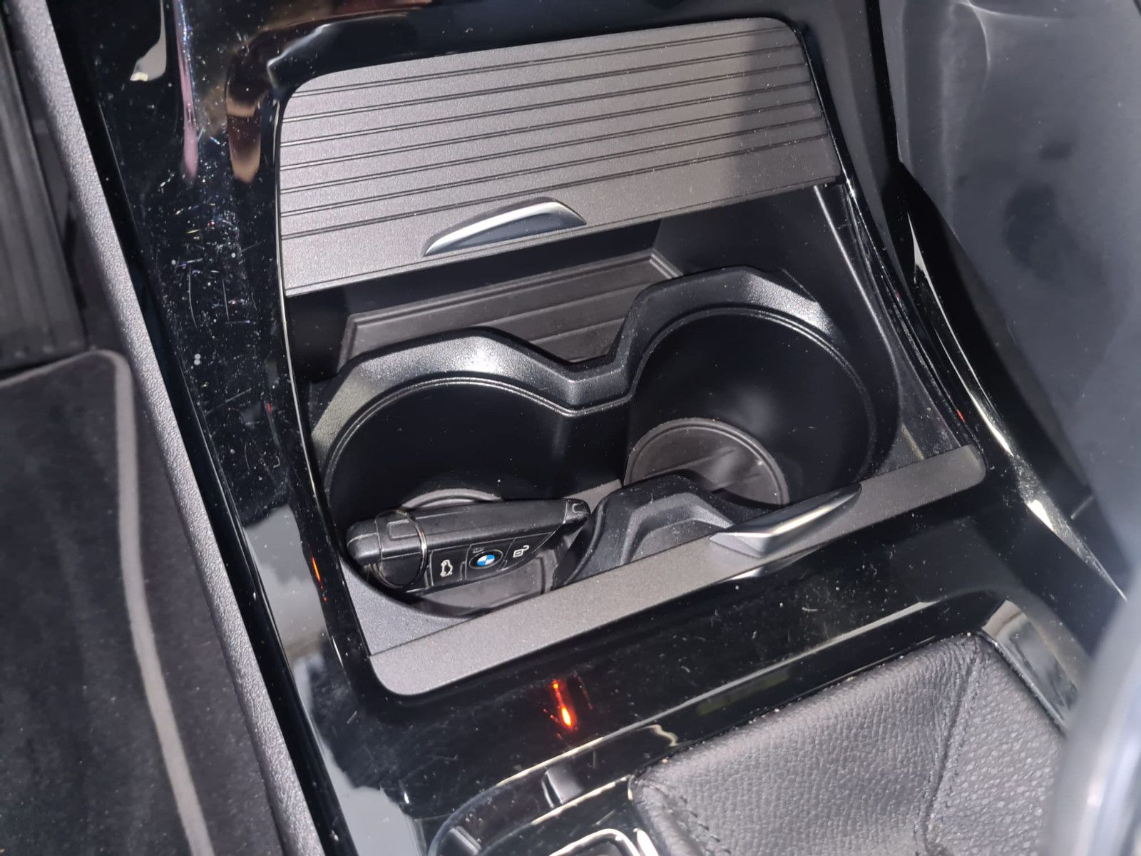 Fahrzeugabbildung BMW X2 sDrive 18 d / KAMERA / NAVI / LED