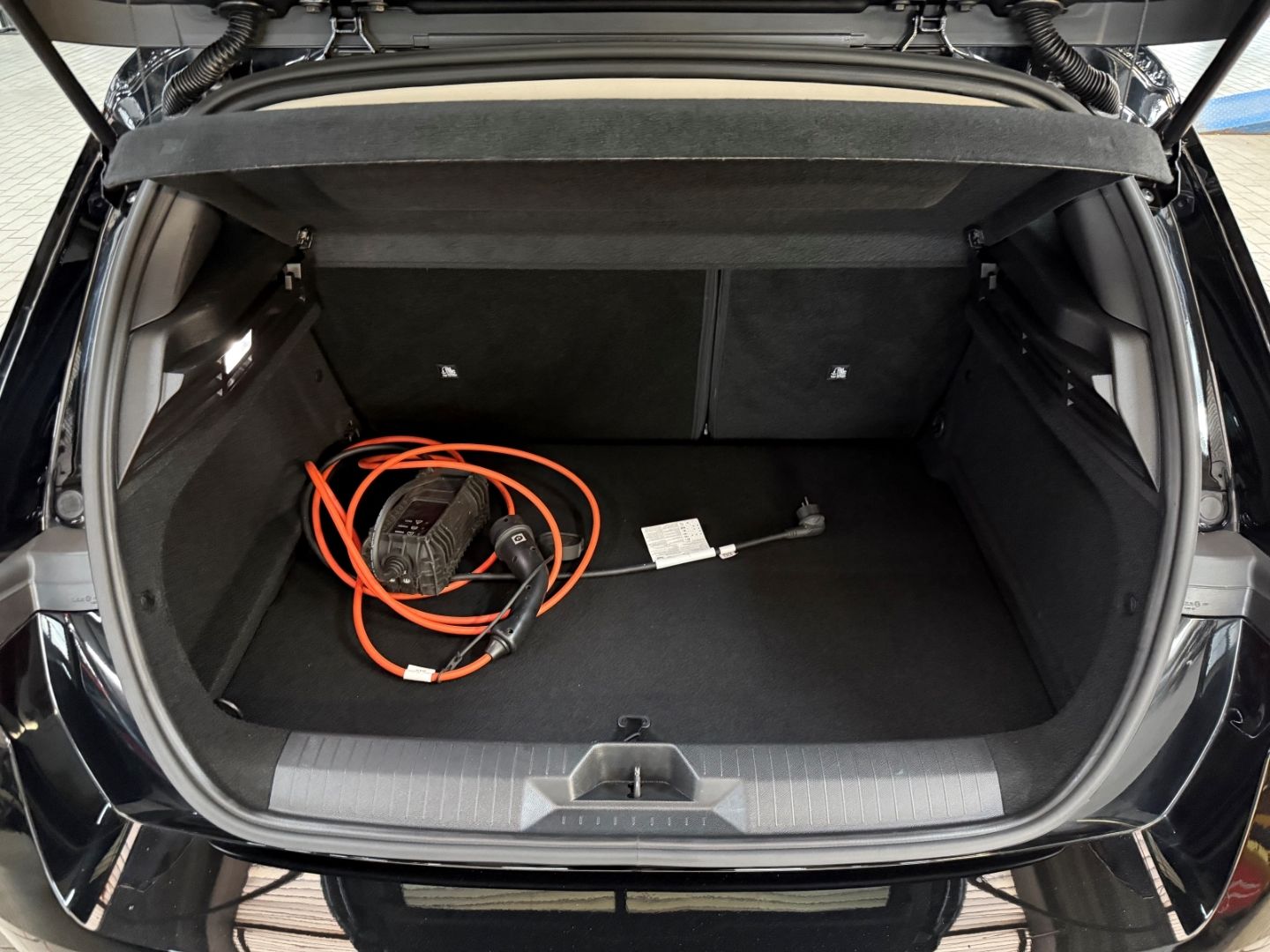 Fahrzeugabbildung Opel Astra 1.6 Turbo Edition Plug-in-Hybrid