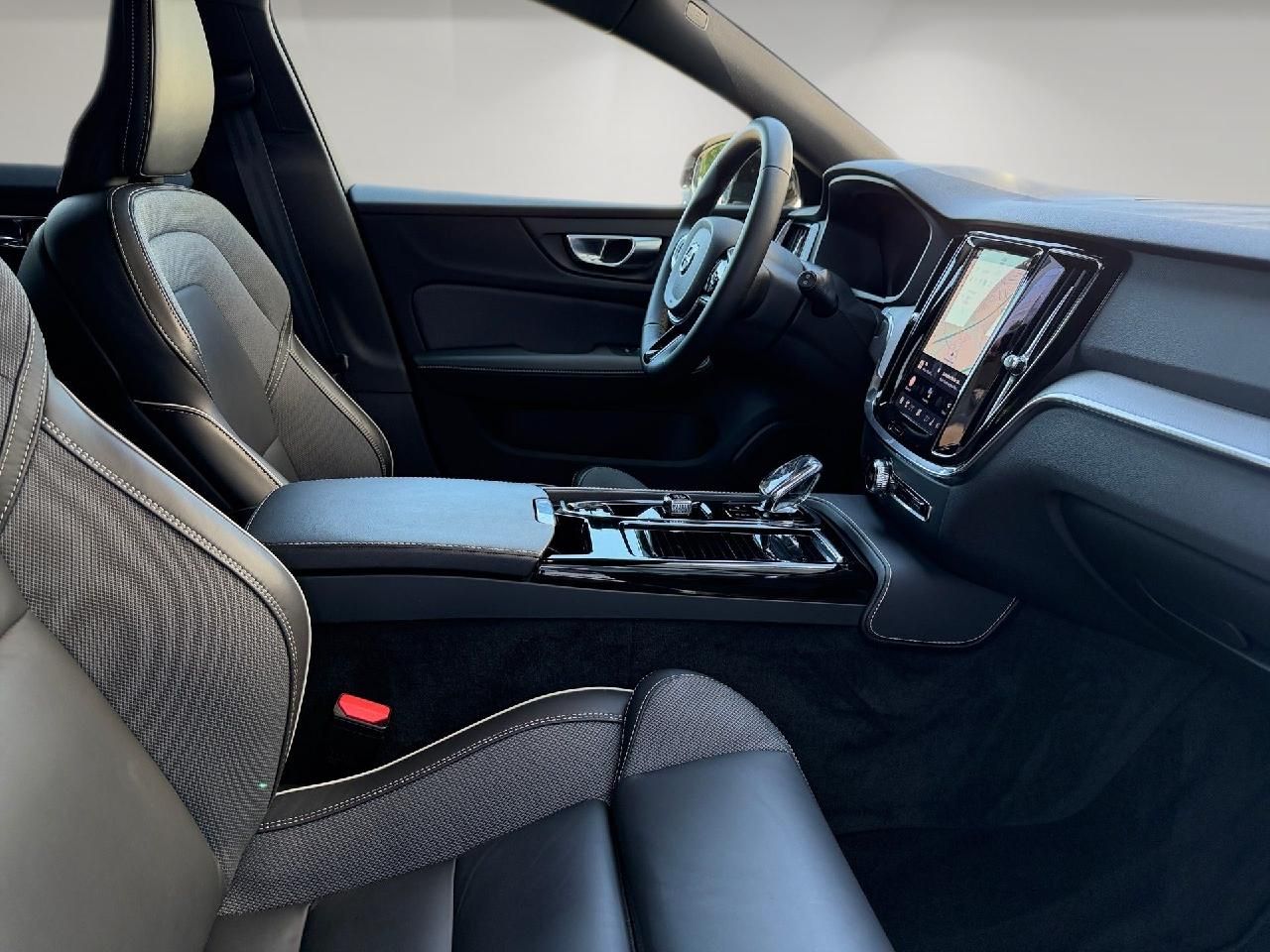 Fahrzeugabbildung Volvo V60 T8 AWD Plus Dark Plug-In Hybrid