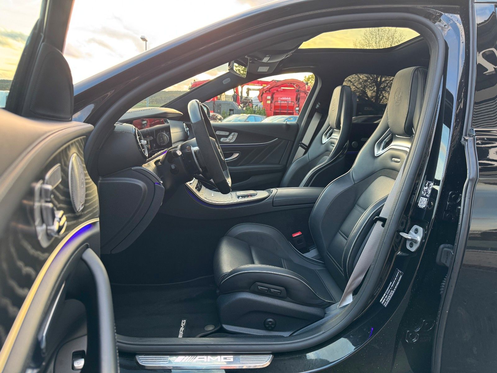 Fahrzeugabbildung Mercedes-Benz E 63 AMG S Pano+Burm+AirM+HUD+360+uvm.