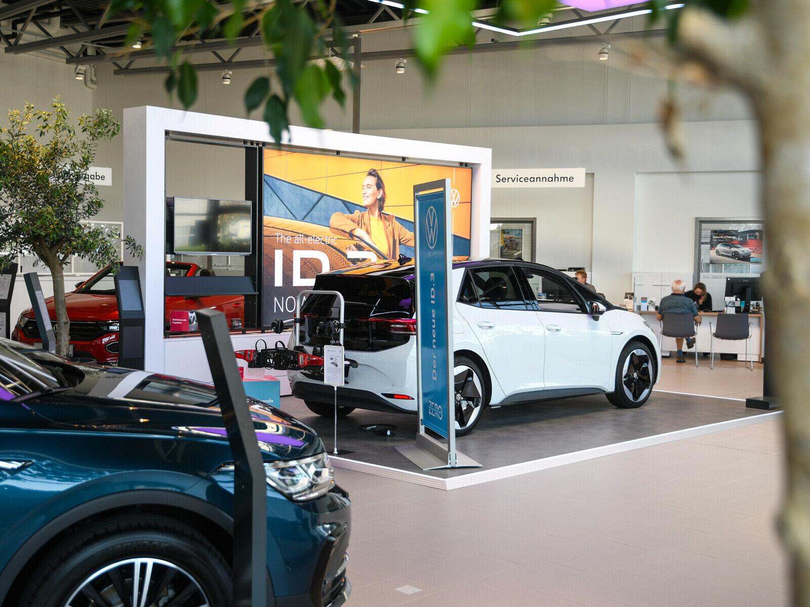 showroom-image-top