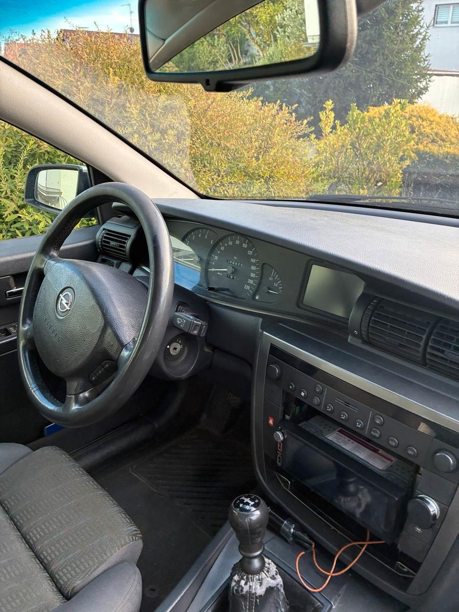 Opel Omega 2004 — engine 150 HP (110kW)