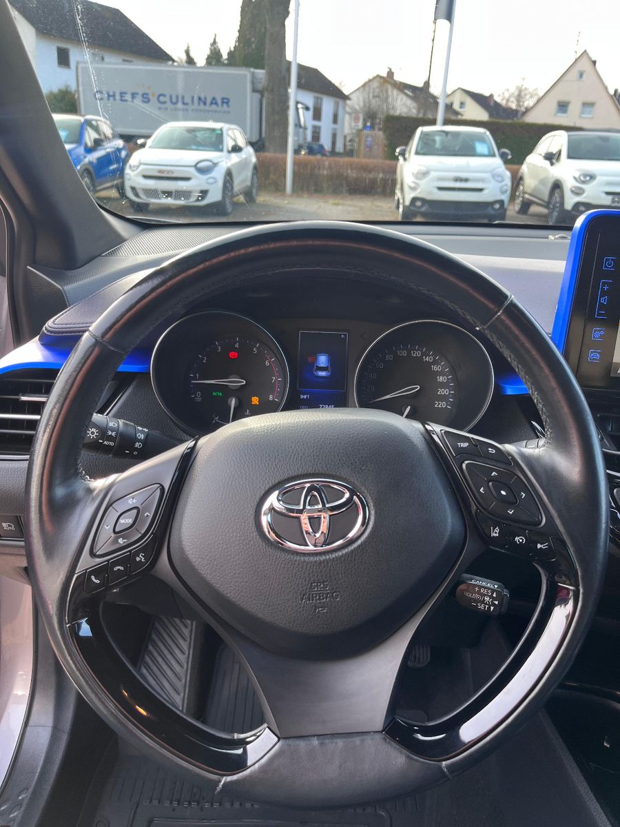 Fahrzeugabbildung Toyota C-HR Style