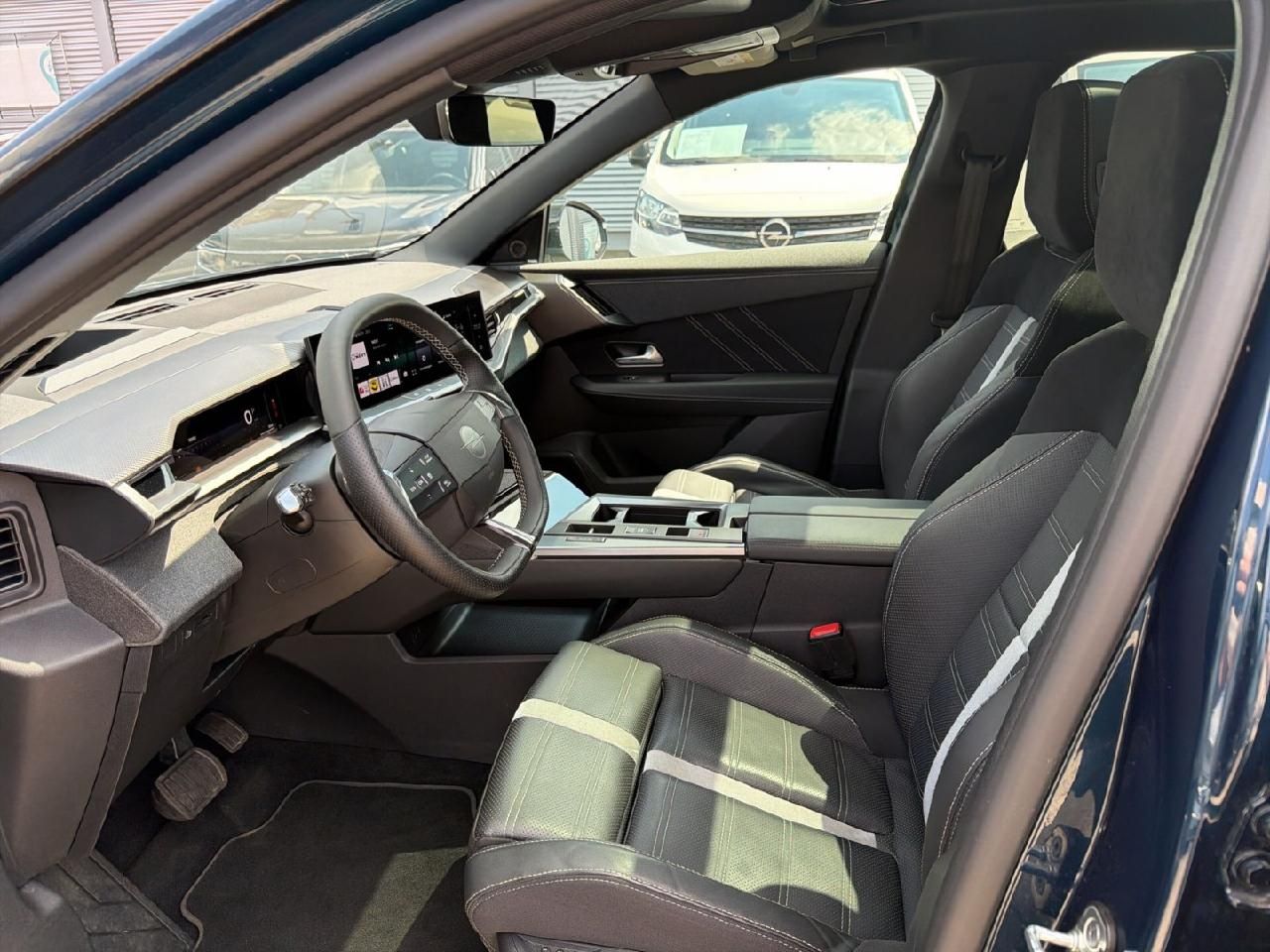 Fahrzeugabbildung Opel Grandland 1.2 48V Mild-Hybrid 107 kW GS, AT