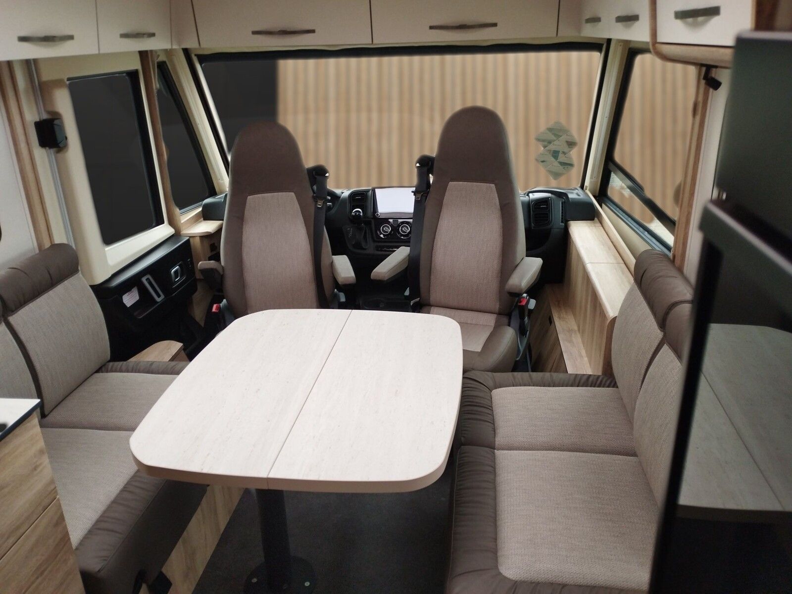 Fahrzeugabbildung Eura Mobil Integra Line IL 720 EF SAT, SOLAR, LUFTFEDERUNG