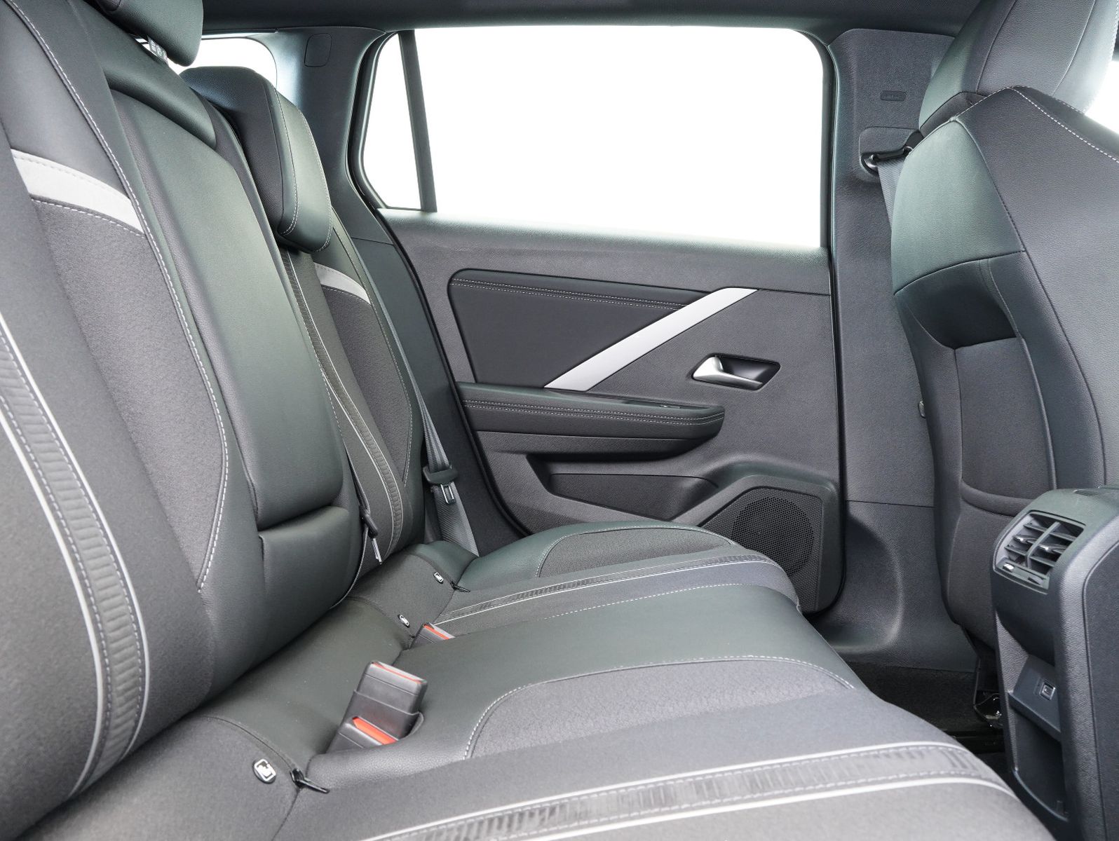 Fahrzeugabbildung Opel Astra L 1.2 Turbo Sports Tourer GS AHK