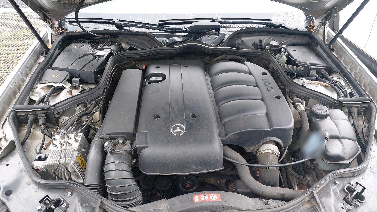 Mercedes-Benz 220 2004 — engine 150 HP (110kW)