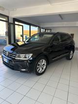 Volkswagen Tiguan Allspace 2.0 TDI SCR DSG 4MOTI - VW Tiguan Allspace mit Halbautomatikschaltung
